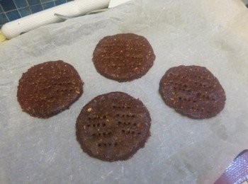 step9: － 160度預熱烤箱，之後進爐約 12 分鐘烤好後，放涼備用