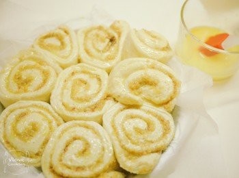 step5: 塗上蛋液後, 放入已預熱220­°C 焗爐焗15分鐘