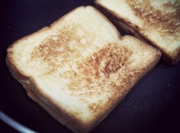 step4: 煎烤至兩面都變成金黃色~~ 酥脆的樣子!!!