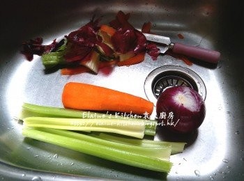 step2: 西芹去纖維 , 甘旬去皮 , 紫羊蔥去衣