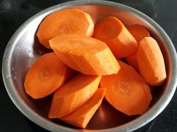 step1: 甘荀，去皮後切件