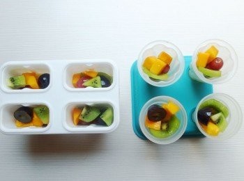 step3: 先放入切丁的水果。