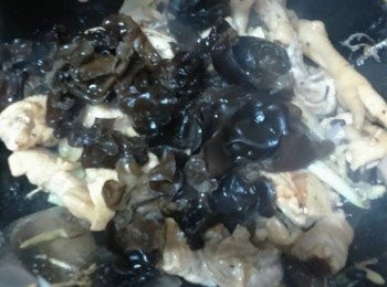 step7: 加入雲耳炒勻