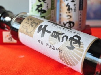 step6: 嚴選頂級帆立貝: 100%嚴選來自鄂霍次克海域的頂級帆立貝，每顆干貝都需經過最少四年的長時間培育，層層萃取出的珍貴干貝精華，完美呈現頂級清甜的絕妙滋味；入口層次豐富甘鮮立現，讓您想受極至甘甜鮮美。