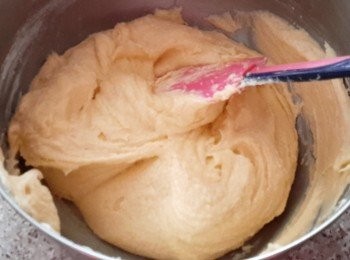 step3: 篩入麵粉及泡打粉徹底拌勻