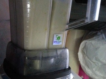 step12: 將汁料倒入電動攪拌機攪成汁液待用