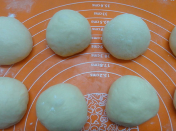 step3: 再次把每一個揉圓再鬆弛十分鐘。
