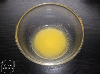 step1: 隔熱水座溶無鹽牛油備用