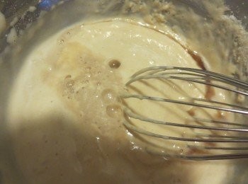 step4: 再加一半的汽水切拌、再加粉再加汽水切拌