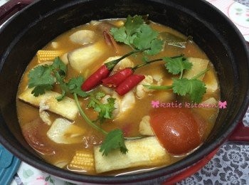 step13: 灑上少許芫荽，加入青檬汁少許及辣椒即成