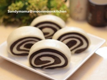 step9: 9.開大火，水滾放入蒸10分鐘即成。