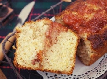 step12: 軟嫩又帶著濕度的磅蛋糕很香很好吃，每一口都有草莓果香在嘴裡化開來，女孩一定喜歡呀 ♡使用新鮮草莓製作磅蛋糕香氣與口味都好迷人。