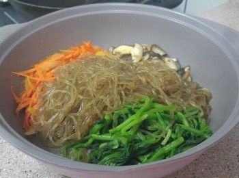 step7: 將粉絲盛起, 稍為剪碎