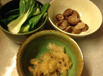 step1: 冬菇洗淨, 浸軟, 去蒂, 冬菇水留起