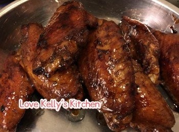 step2: 熱油鑊煎熟<a href="https://bit.ly/3zHU5V3" target="_blank" data-keyword="雞翼" class="guide-link"><strong>雞翼</strong></a> <span style="display:inline-block;vertical-align:middle;margin-top:-3px;color:initial;border-radius:3px;padding:2px 3px;font-size:12px;line-height:14px;background:#87d300;color:#fff;">即買</span> ；