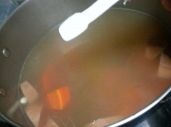 step4: 大火煮滾後轉細火煮2個半小時,落鹽調味即可