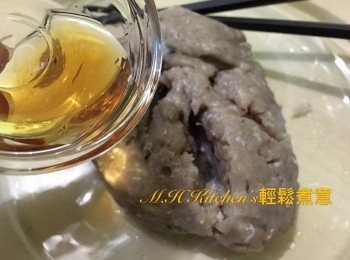 step3: 鯪魚肉加入調味料拌勻