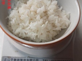 step3: 100g熟糯米 加100g椰漿