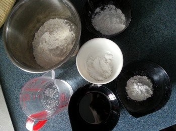 step1: 將脆漿料拌勻後待脆漿靜止15分鐘