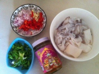 step1: 將蘇當洗淨出去內臟，眼睛和嘴巴待用。