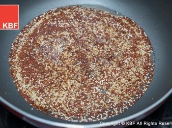 step2: 將紅白藜麥置於小鍋，倒入360cc水(1份藜麥2份水)，加1/4茶匙鹽，以大火煲滾，再收小火待收乾水份。