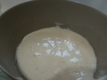 step6: 舀出小部份的步驟(5)與步驟(2)拌勻後，再倒回大碗內混合拌勻。