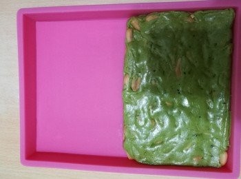 step7: 用牛軋糖塑型工具套裝，把牛軋糖塑成長方型。