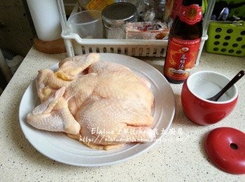step1: 雞洗淨抹乾水份後加入鹽及紹酒搽勻雞的外內 , 蓋上保鮮紙醃2小時