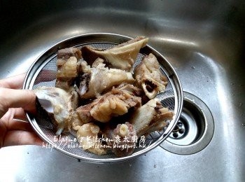 step2: 盛起放入大碗內沖一沖洗及瀝乾