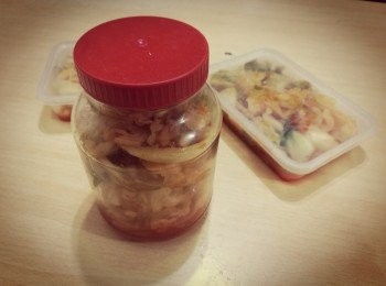 step4: 切碎蒜頭後，爆香蒜頭。