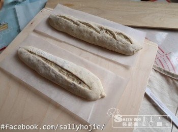 step3: 5) 250度先放一次蒸汽，界包，送包入爐，再放一次蒸汽焗10分鐘，