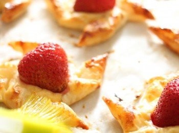 step15: 出壚後趁熱塗上黃梅果醬。