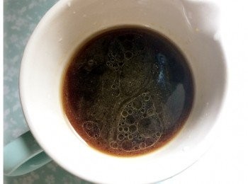 step4: 將所有醬汁材料倒在容器內，攪拌均勻，便完成冷麵汁。