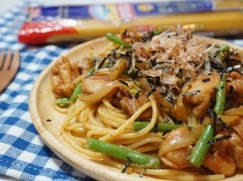 step10: 加入適量的鹽和胡椒調味，即可上碟。