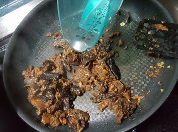 step9: 加入100g食用開水煮滾