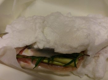 step6: 馬友放在蛋白鹽上,馬友魚面再鋪上一層蛋白鹽。