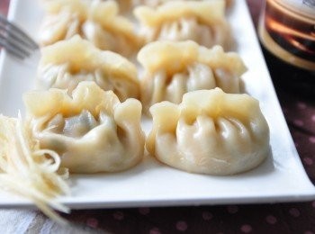 step10: 有別於一般水餃是沾醬食用，我把甘甜好滋味醬汁ㄧ起與<span class="group_1">食材</span>餡料通通包覆在水餃中，蕃茄多汁再蒸煮過程中，通通保留在其中，等享用時就能品嘗到美味多汁的蒸餃囉!