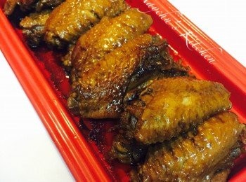 step4: 另外煮熟麵條，加2—3湯匙豉油汁，少許麻油、芫茜、葱及已炒香的白芝麻拌勻。