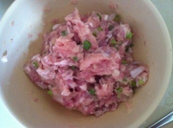 step2: 2將所有<span class="group_1">食材</span>混合靜待10分鐘。