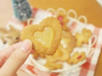 step7: 餅乾吃起來帶著蜂蜜香氣唷~~成分簡單又好吃^^b 拿來當作聖誕小禮物很不錯呢!!!!