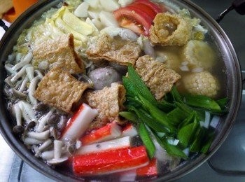 step5: 再把喜愛的鍋物放入煮熟