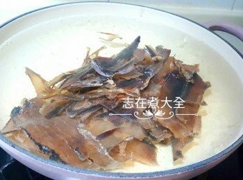 step3: 加入鰹魚片煮2分鐘