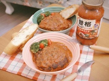 step12: 「番茄大蒜燉漢堡排」看起來很厲害但做法超簡單的，自己動手做漢堡排不難而且也吃得安心。
