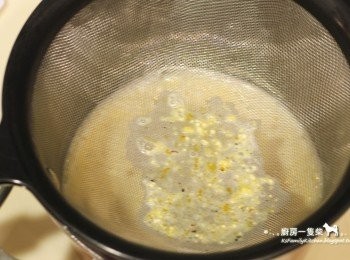 step5: 整體融合後，過篩倒回原本的小鍋中。