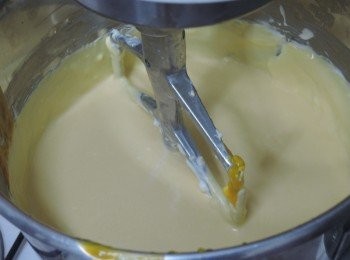 step6: 將煮好的牛奶倒入拌勻