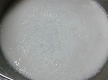 step4: 發酵後會有很多泡沫在表面，如天氣寒冷，要多發酵一至兩小時