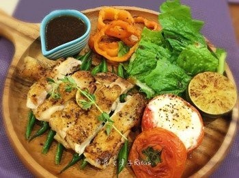 step11: 擺盤,依自己的喜好將烹煮好的<span class="group_1">食材</span>依續擺好.趁熱享用喔!!!