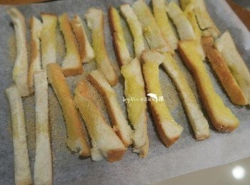 step3: 撒上糖粉.烤箱150度烤10-12分