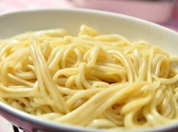 step1: 先將麵川燙煮熟撈起