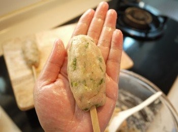 step8: 再將竹串串入